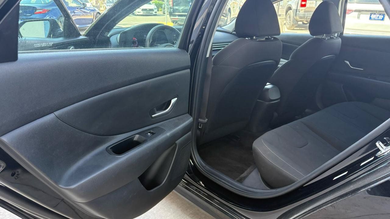 Used 2023 Hyundai Elantra SEL FWD image 29