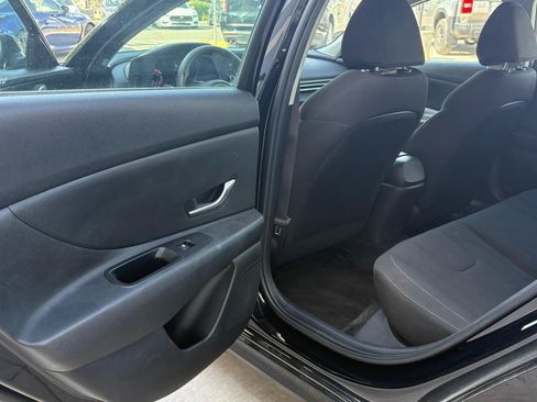 Used 2023 Hyundai Elantra SEL FWD image 29