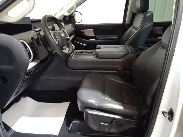 Certified 2025 Ford Expedition Active AWD/4WD image 2