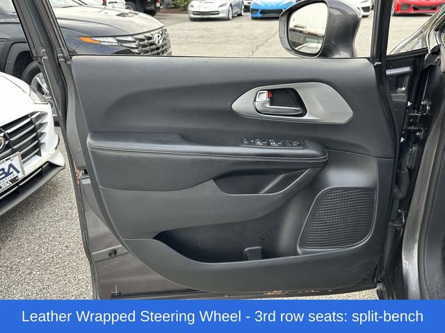 Used 2019 Chrysler Pacifica Touring Plus w/ S Appearance Package FWD image 14