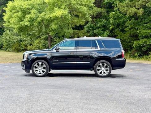 Used 2017 GMC Yukon Denali AWD/4WD image 3