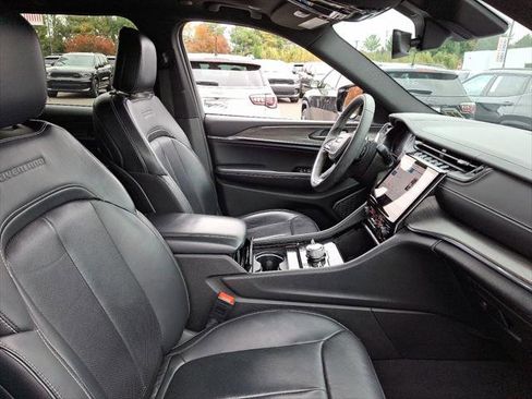 Certified 2023 Jeep Grand Cherokee Overland image 12