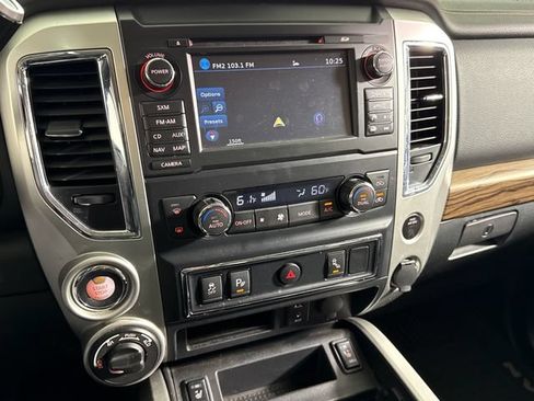 Used 2018 Nissan Titan SL AWD/4WD image 33