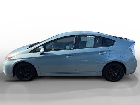Used 2015 Toyota Prius Two FWD image 2