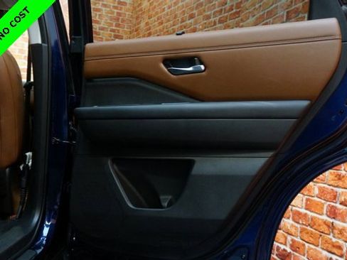 Used 2022 Nissan Pathfinder Platinum w/ Cargo Package image 53