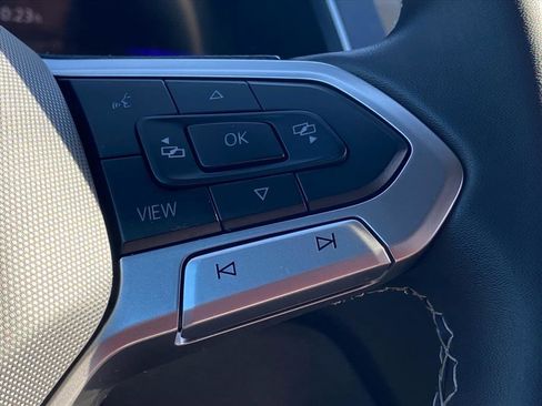 Certified 2024 Volkswagen Tiguan SE image 13