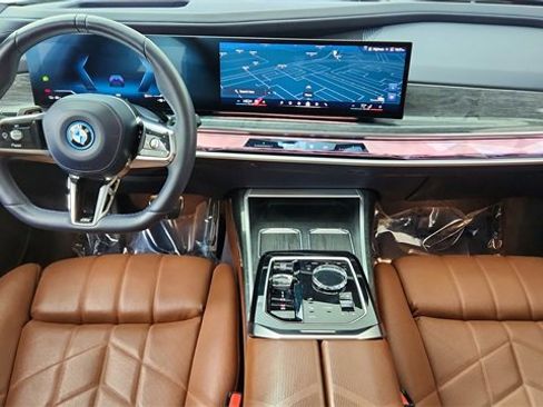 Used 2023 BMW i7 xDrive60 image 36