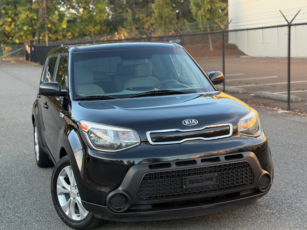 Used 2015 Kia Soul + FWD image 2