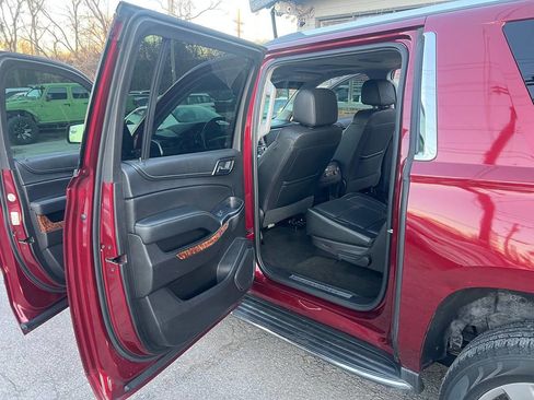 Used 2017 Chevrolet Suburban Premier image 12