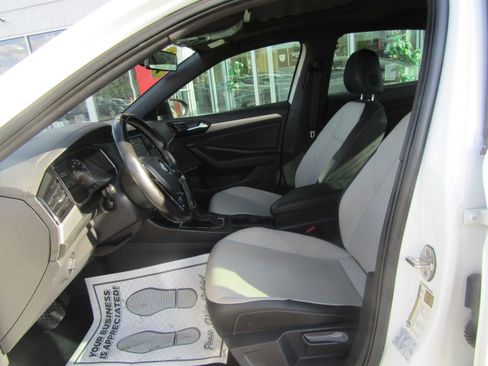 Used 2021 Volkswagen Jetta R-Line w/ R-Line Cold Weather Package FWD image 9