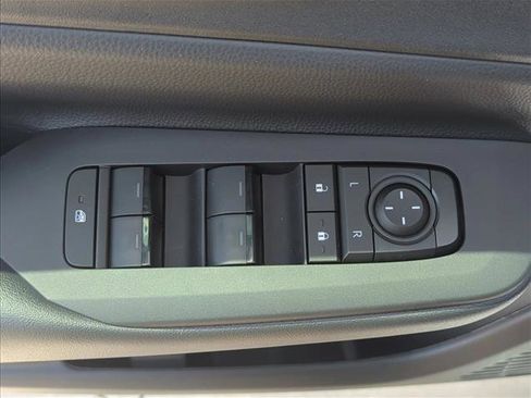New 2026 Toyota Prius Plug-In Hybrid FWD image 10