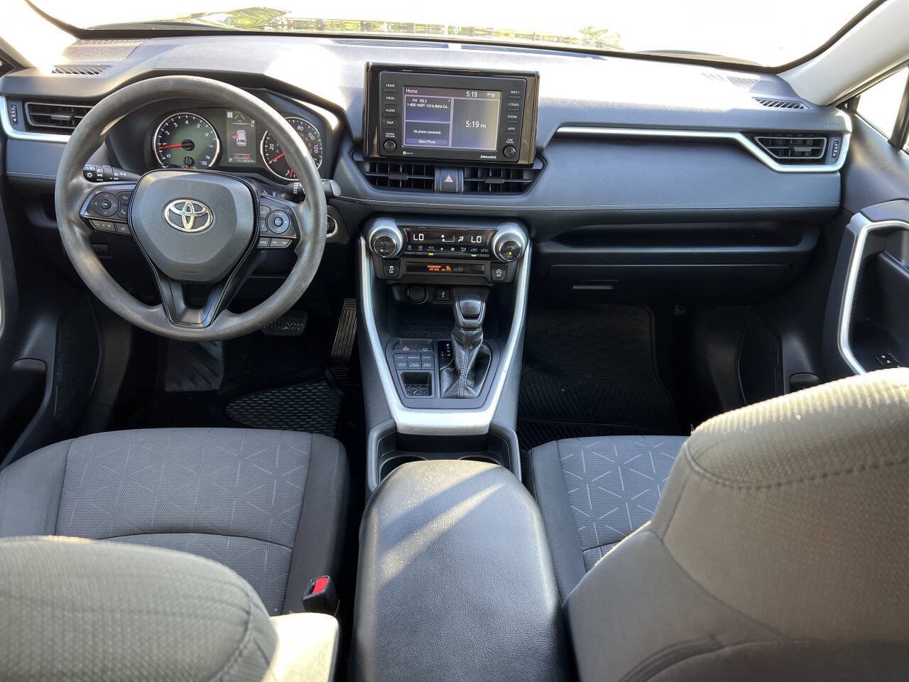 Used 2021 Toyota RAV4 XLE AWD/4WD image 18