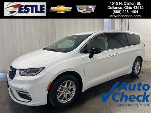 Used 2024 Chrysler Pacifica Touring-L image 1