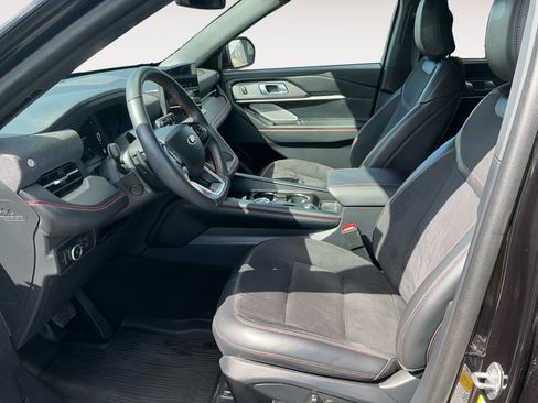 Used 2025 Ford Explorer ST AWD/4WD image 9