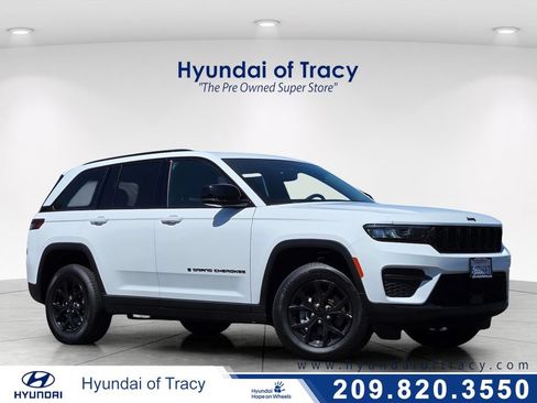 Used 2024 Jeep Grand Cherokee Altitude AWD/4WD image 1