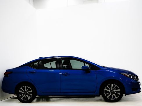 Used 2023 Nissan Versa SV image 4