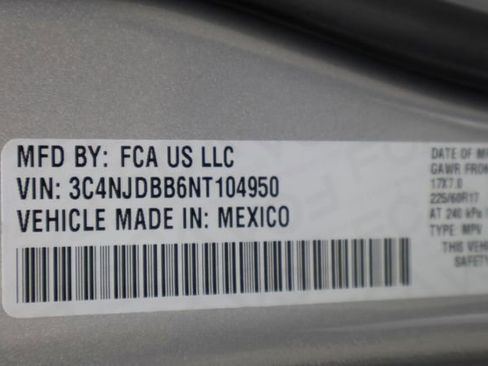 Used 2022 Jeep Compass Latitude AWD/4WD image 23