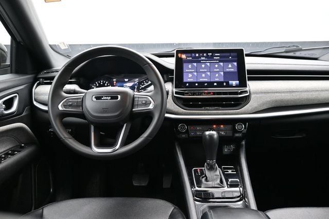 Used 2024 Jeep Compass Latitude AWD/4WD image 6