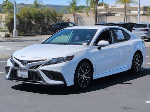 Used 2023 Toyota Camry SE image 5