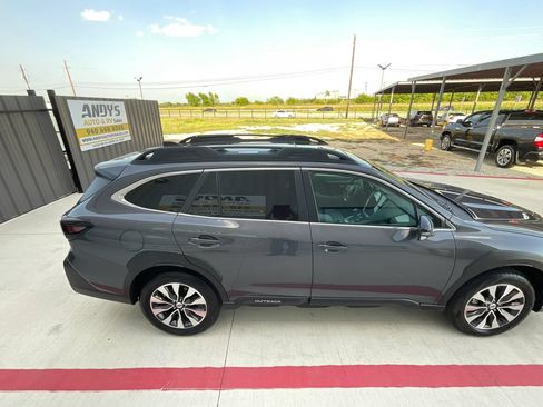Used 2025 Subaru Outback Limited AWD/4WD image 11