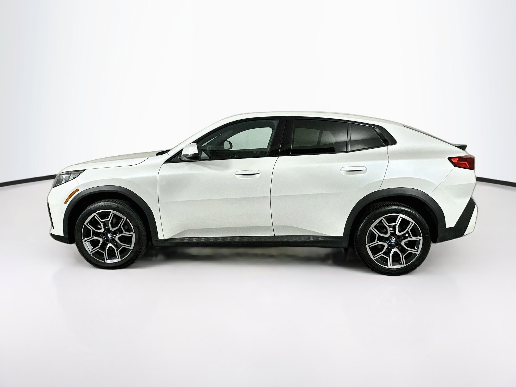 Used 2026 BMW X2 xDrive28i w/ Convenience Package AWD/4WD image 4