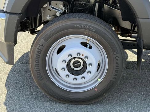 New 2025 Ford F450 XL w/ XL Chrome Package image 7