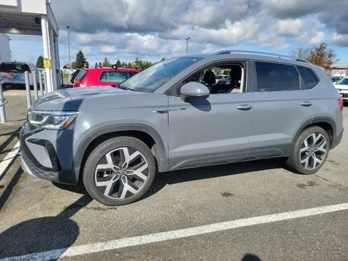 Used 2023 Volkswagen Taos SEL image 1