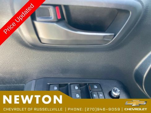Used 2018 Toyota Tacoma TRD Off-Road w/ Technology Package RWD image 9