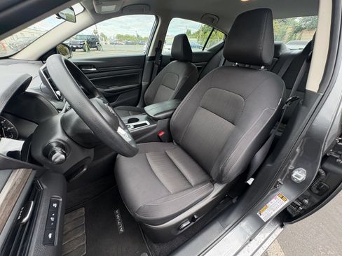 Used 2025 Nissan Altima 2.5 SV FWD image 36