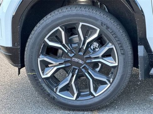 New 2025 GMC Sierra EV Denali image 31