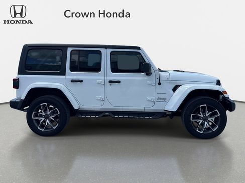 Used 2023 Jeep Wrangler Unlimited Sahara AWD/4WD image 5