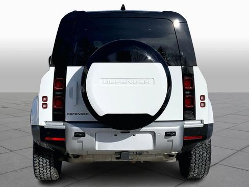 Used 2025 Land Rover Defender 110 S image 5