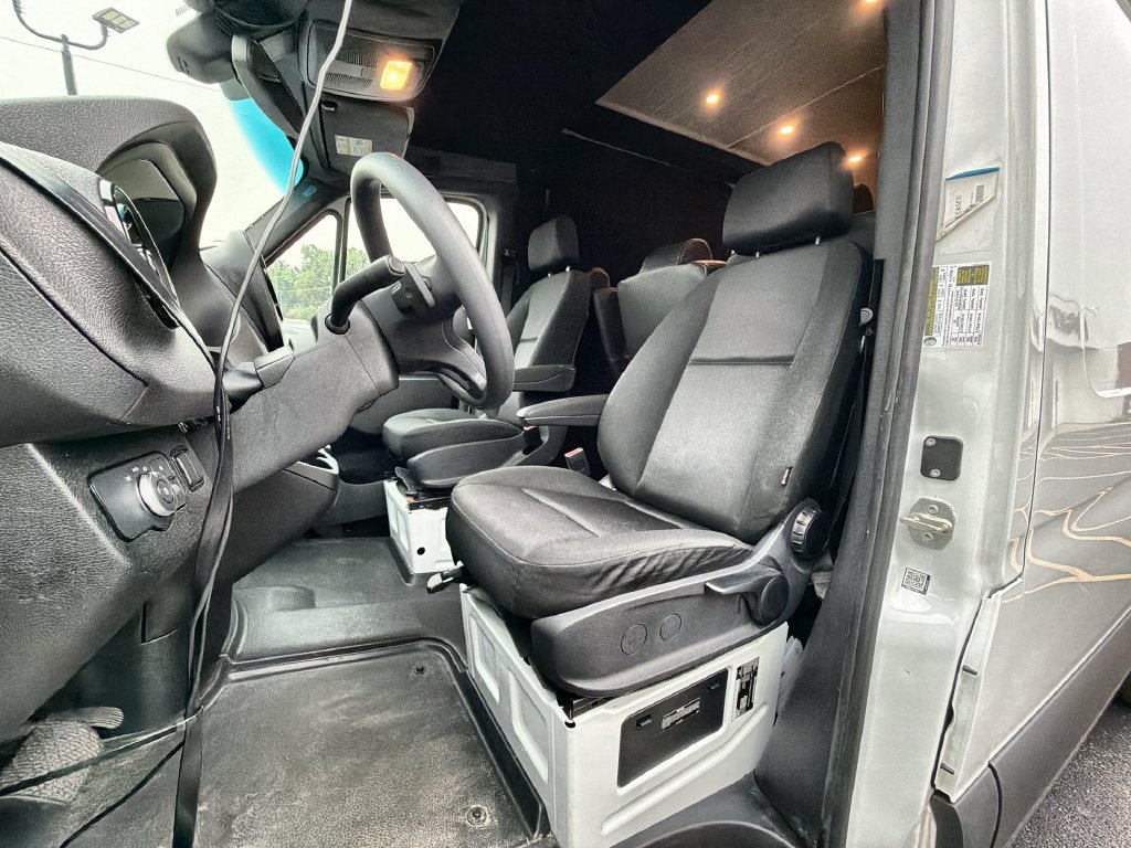 Used 2023 Mercedes-Benz Sprinter 1500 image 13