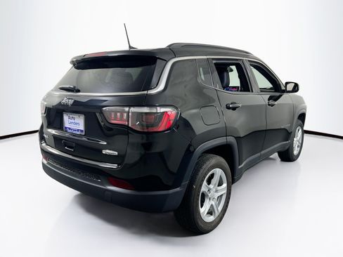 Used 2023 Jeep Compass Latitude w/ Sun and Sound Group AWD/4WD image 5
