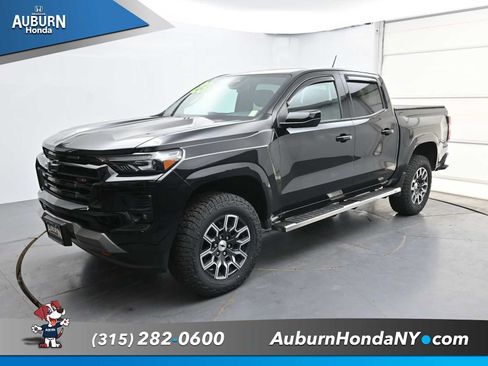 Used 2023 Chevrolet Colorado Z71 w/ Z71 Convenience Package 2 AWD/4WD image 2