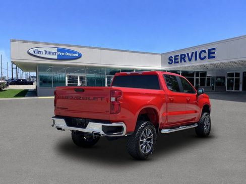 Used 2022 Chevrolet Silverado 1500 LT w/ Z71 Off-Road Package AWD/4WD image 8