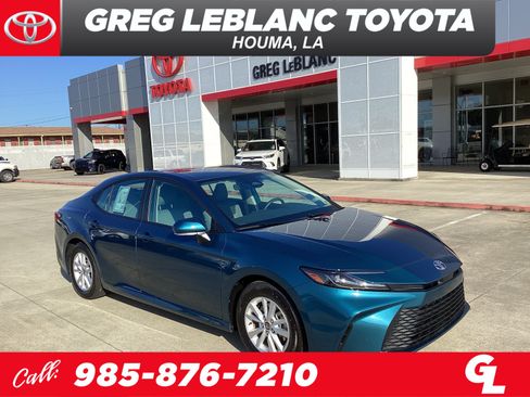 Used 2026 Toyota Camry LE w/ Convenience Package FWD image 1