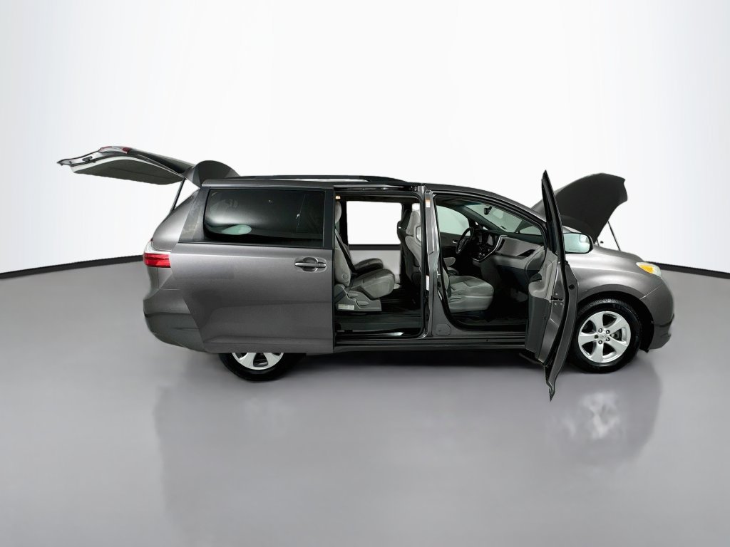 Used 2017 Toyota Sienna LE FWD image 24