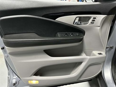 Certified 2022 Honda Pilot Touring image 20