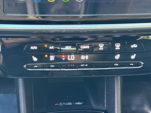 Used 2023 Chevrolet Bolt LT w/ Infotainment Package FWD image 30
