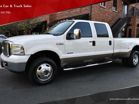 Used 2006 Ford F350 Lariat image 1