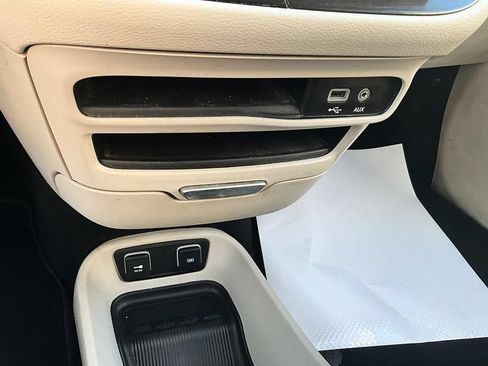 Used 2018 Chrysler Pacifica Touring-L w/ Tire & Wheel Group FWD image 23