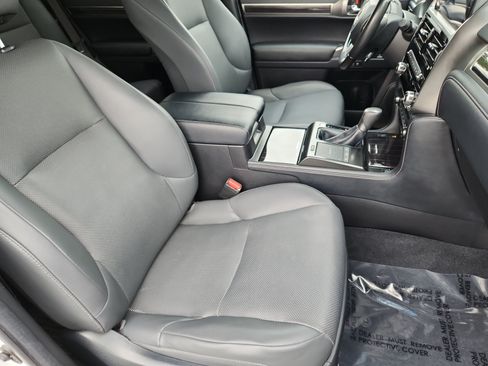 Used 2023 Lexus GX 460 Premium w/ Premium Package AWD/4WD image 16