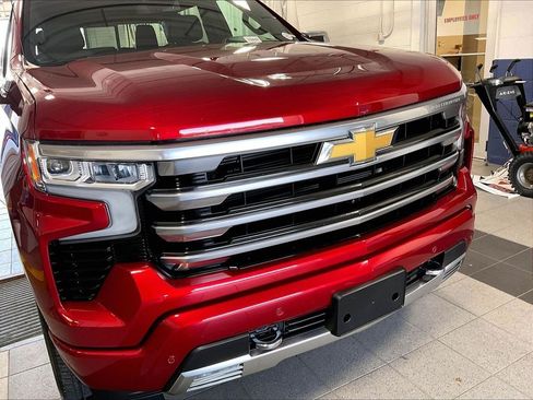 Used 2024 Chevrolet Silverado 1500 High Country w/ High Country Premium Package AWD/4WD image 33