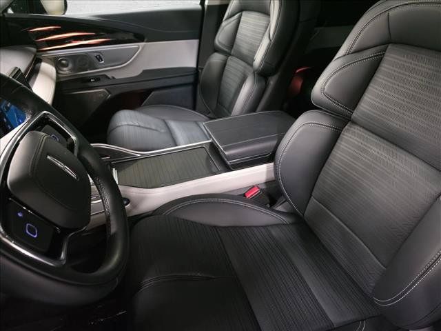 Used 2025 Lincoln Nautilus Reserve AWD/4WD image 16