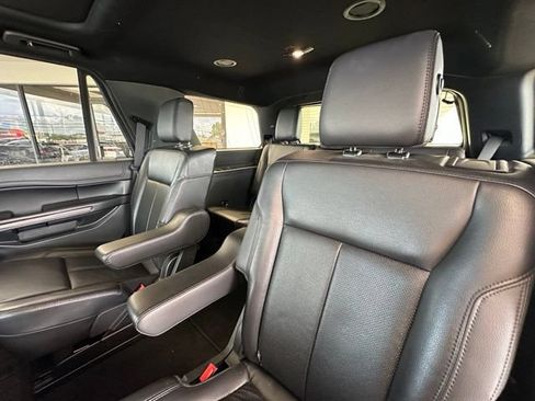 Used 2020 Ford Expedition XLT w/ Equipment Group 202A AWD/4WD image 20
