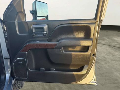 Used 2015 GMC Sierra 1500 SLT w/ SLT Crew Cab Value Package AWD/4WD image 15