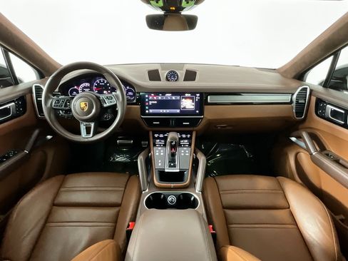 Used 2022 Porsche Cayenne Turbo image 11