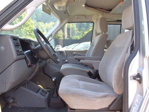 Used 2002 Volkswagen Eurovan MV FWD image 10