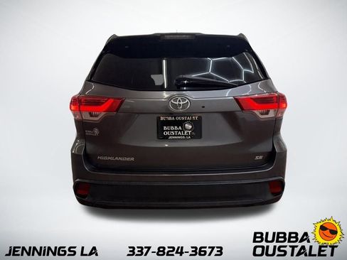 Used 2017 Toyota Highlander SE image 4